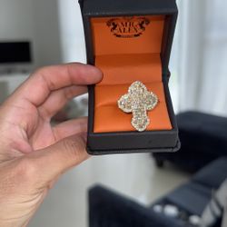 Diamond Ring With Baguettes !