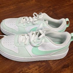 Nike Shoes Size 6.5Y