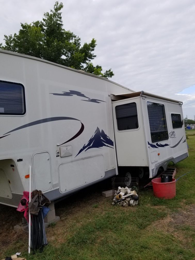 5th wheel camper