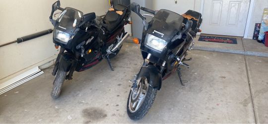 2 bikes , both 2007 Kawasaki Ninja 250s