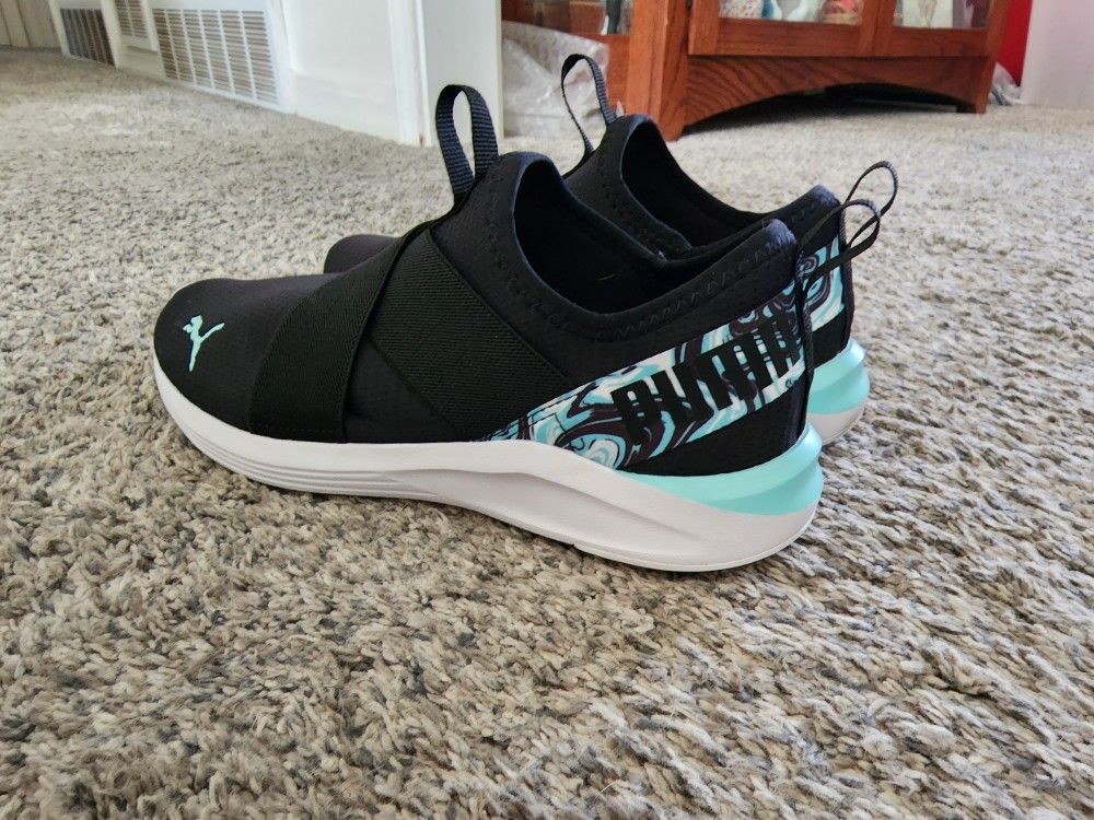 Comfy New Pumas, Womens Size 7.5