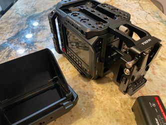 Blackmagic PYXIS 6K   Camera L mount  + PYXIS Monitor + Tilta cage + battery + v mount holder