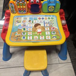 VTech Touch and Learn Activity Desk Deluxe (Frustration Free Packaging)