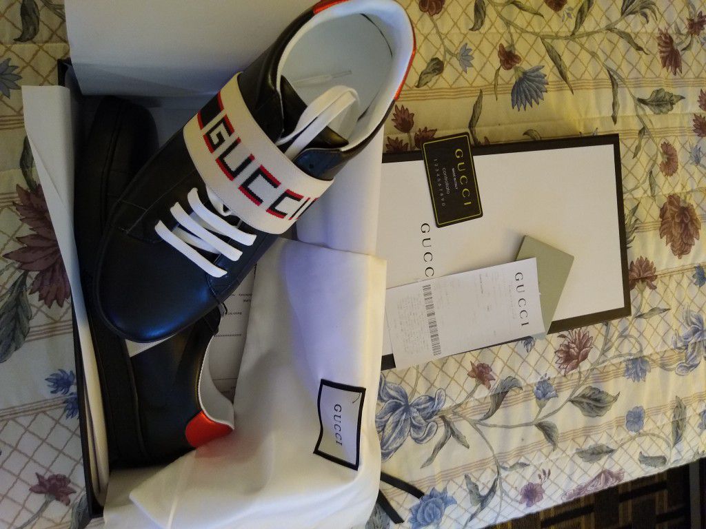 Gucci low top shoes size 10