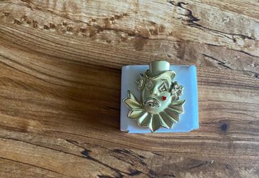 Clown pin