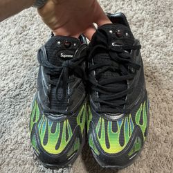 Supreme Nike zoom streak 