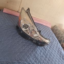 2015-2017 Toyota Prius V Halogen Right Side Headlight 