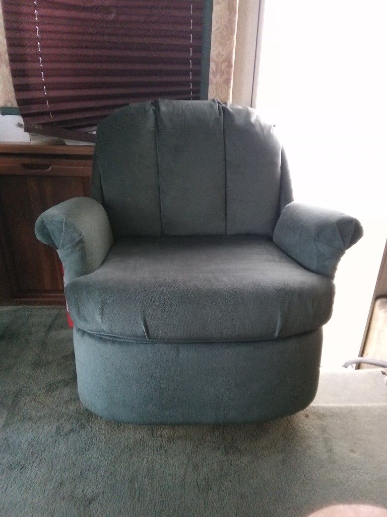 R/V  Swivel Chair W/ Seatbelt And Base