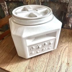 Pet 🐕 Food Storage 