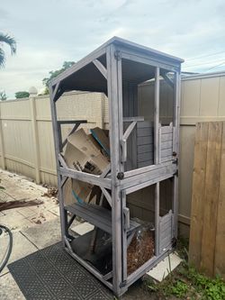Free animal cage