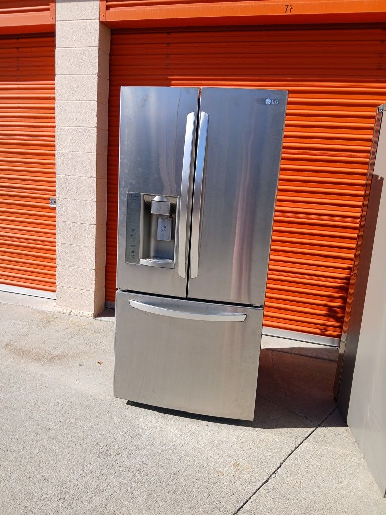 LG 33" STAINLESS STEEL COMPACT FRENCH DOOR APT SIZE  REFRIGERATOR ICE AND WATER DISPENSER