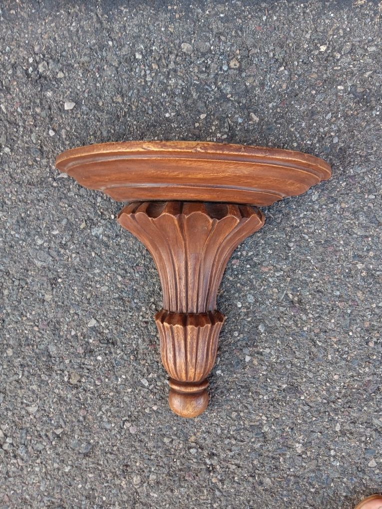 Vin̈tage Wood Calumnar Shelf