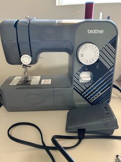 Brother LX3817G Sewing Machine. Like New!