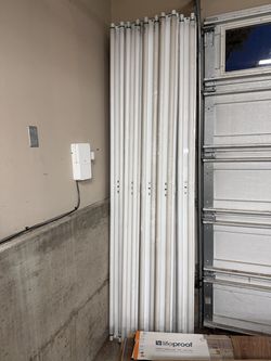 2 lamps and T8 fluorescent light fixtures 8 ft