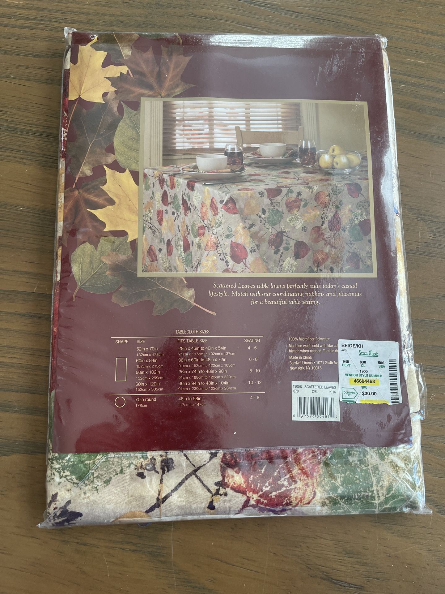 Scattered Leaves 52”x 70” Oblong Tablecloth Food Network Fall Decor