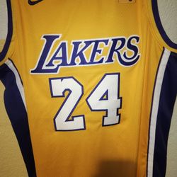 Kobe Bryant Lakers Classic Basketball Jersey/ Large 