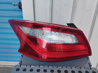2016 2017 2018 NISSAN ALTIMA left driver side tail light oem.