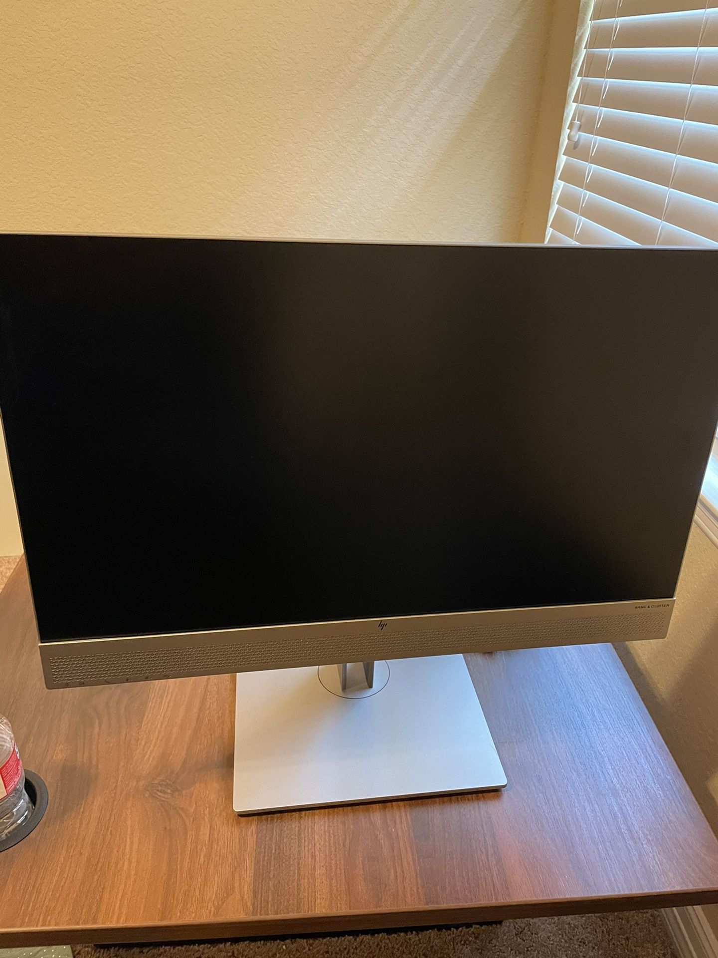 HP Elite E234m monitor With Speaker And Webcam Built In