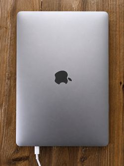 2018 MacBook Pro 13” Touch Bar | i5 | 8GB | 256GB | Charger