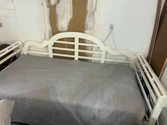 Daybed with a trundle almost new