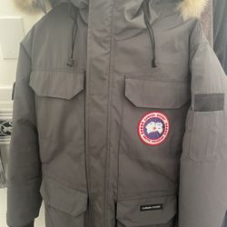 Canada Goose Size M