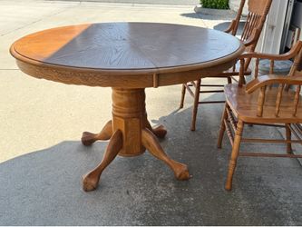Traditional Single Pedestal Round Solid Oak Wood Dining Table