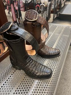 Botas de piel con cinturón horma Dubái con cierre
