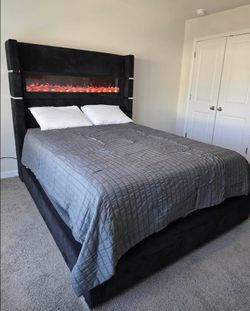 š„ Black Corduroy Wingback King & Queen Platform Bed W/ Digital Fireplace, BT Speakers, USB Charging & Chrome Legs - Opt Mattress | Pickup & Delivery
