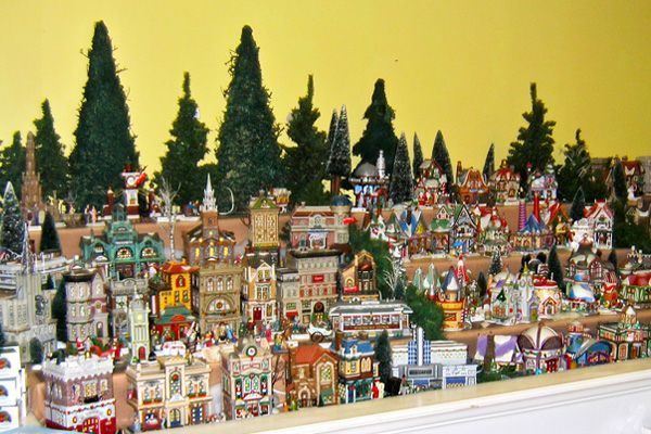 WANTED!!! Christmas and halloween village pieces