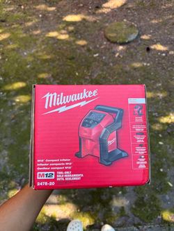 Milwaukee 2475-20 M12 Compact Inflator Cordless Tire Air Compressor