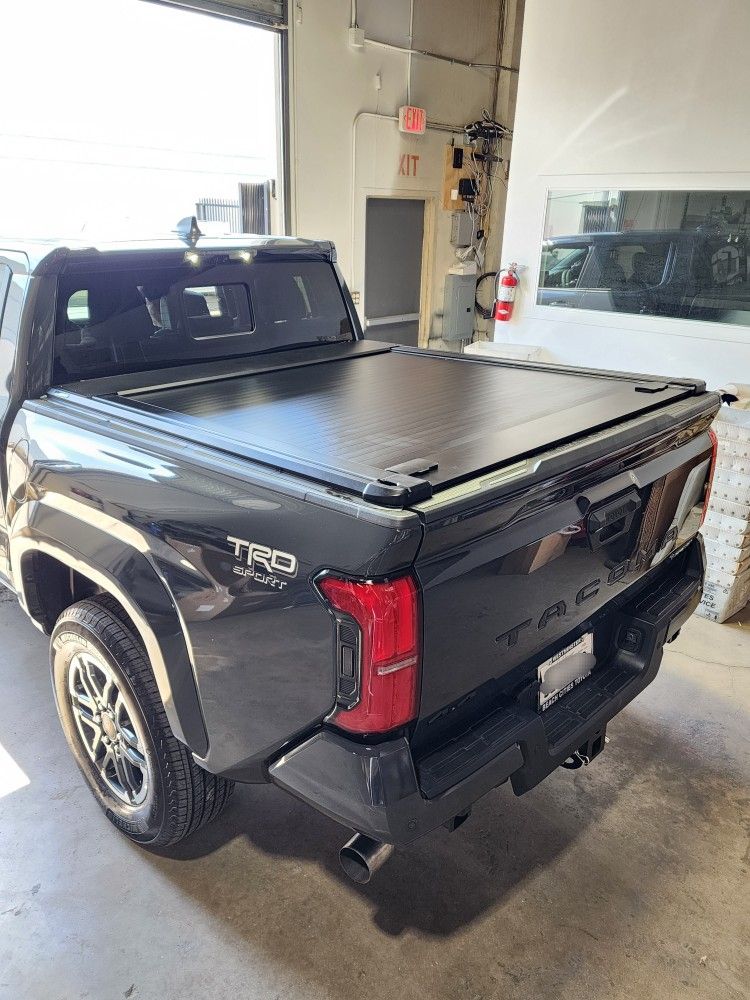 SyneticUSA 2016-2026 Tacoma 5ft Short Bed Hard Aluminum Manual Retractable Tonneau Cover Off-Road Ready Pro Version