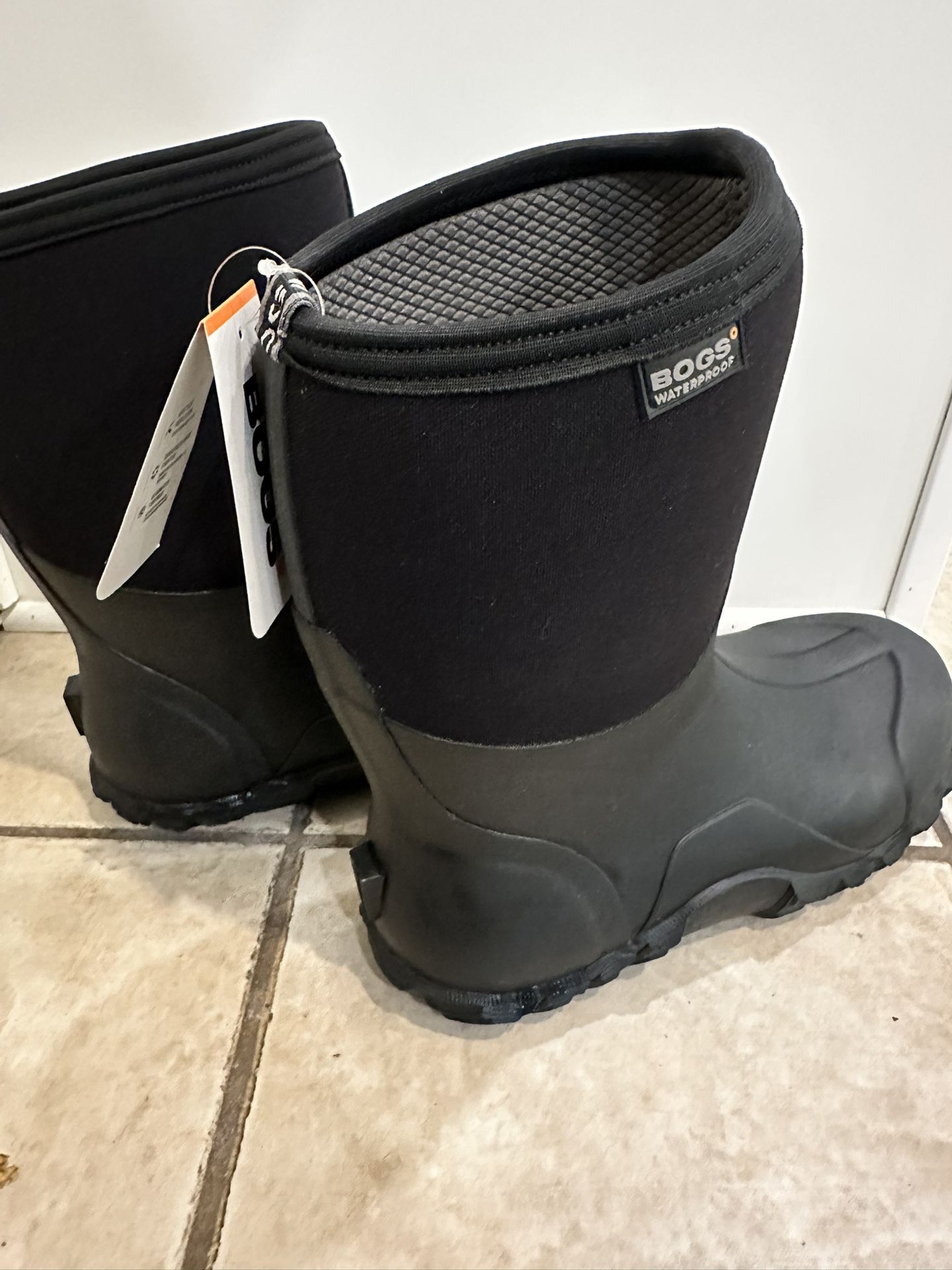 BOGS Mens Classic Mid Boot Size 11 New With tags