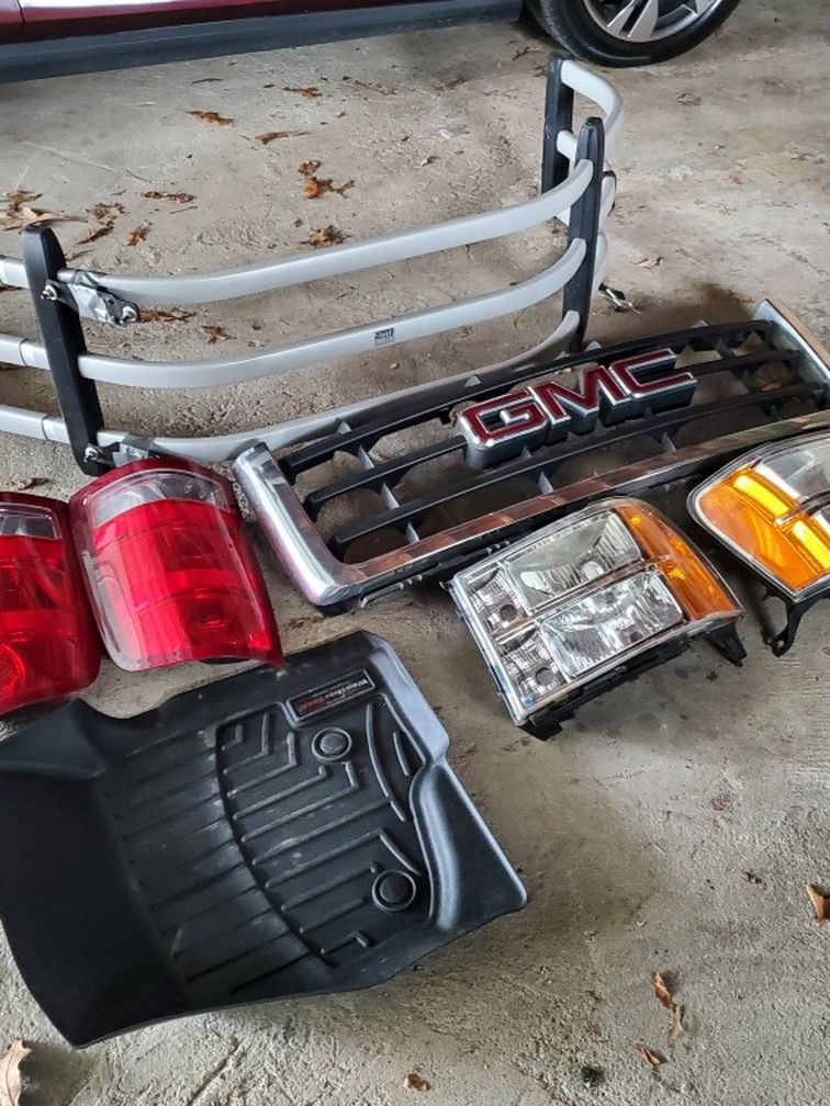 Bed Extender, Factory Head And Tail Lights , Factory Grill, And Custom Weather Tech Floor Mats From My 2010 Gmc Sierra