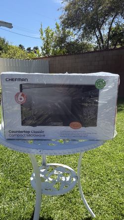 Chefman Countertop Compact Microwave