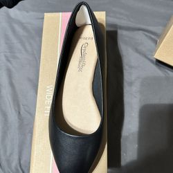 Women’s Shoes / Flats