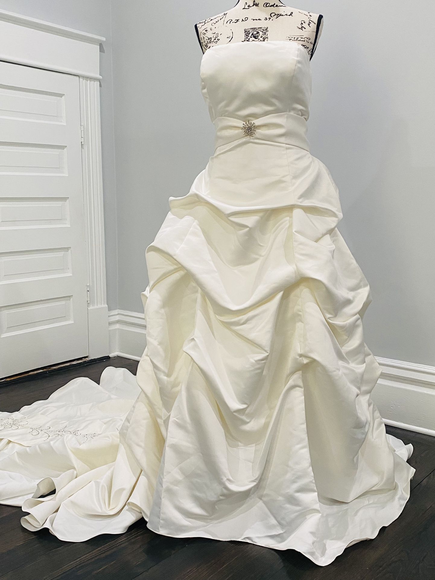 DaVince Strapless Ruffles Ivory Embroidered & Beaded Train Wedding Dress Size 20
