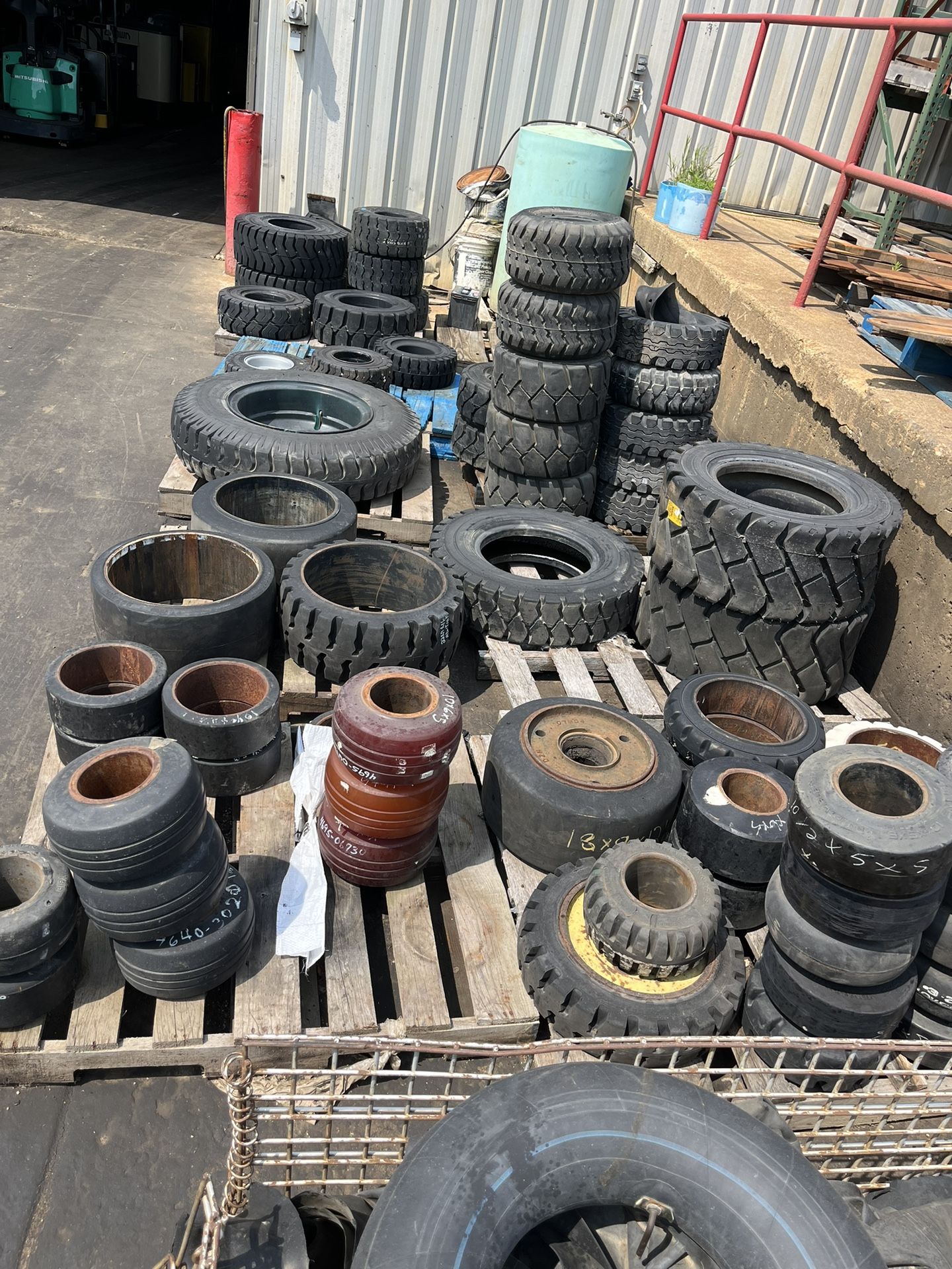 FOR SALE FORKLIFT TIRES. PRICES AND SIZES ARE IN THE LAST TWO PICTURES.