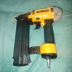 DeWalt 18ga Brad Nailer De Aire 