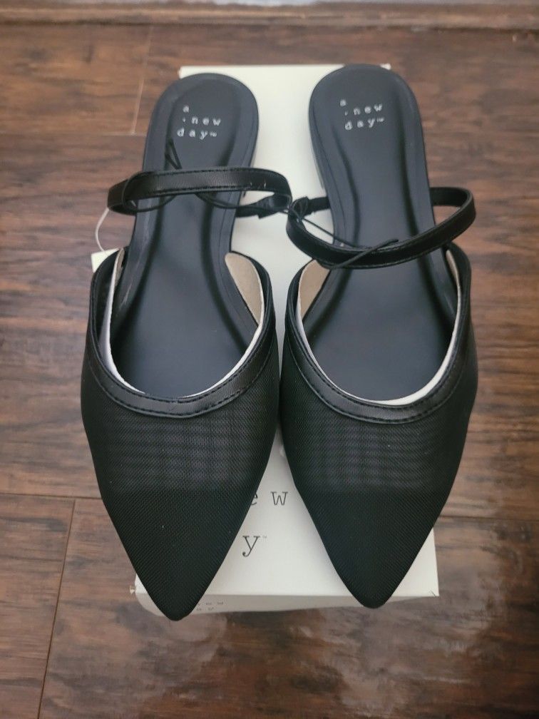WOMENS VIENNA MULE FLATS! WITH MEMORY FOAM! SIZE 7.5W! BRAND NEW IN BOX!