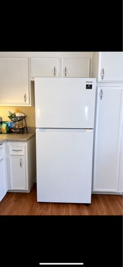 Refrigerator Apt size $300 obo