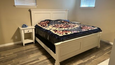 Cal king bed complete set