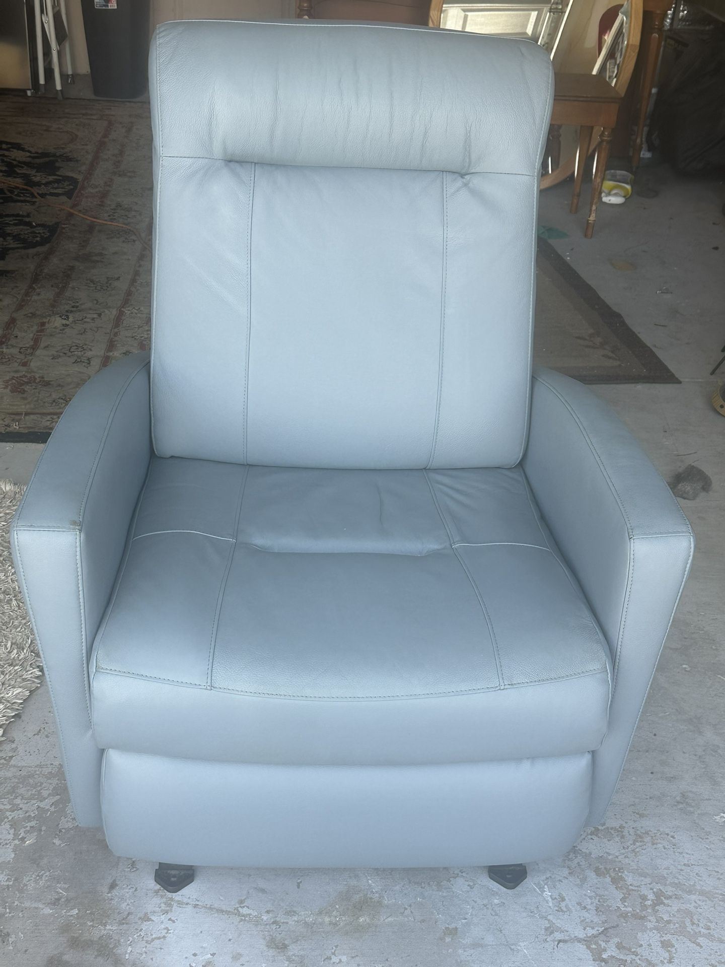 Small electric recliner