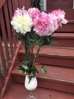 Pink/white flower arrangement