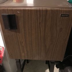 Small refrigerador
