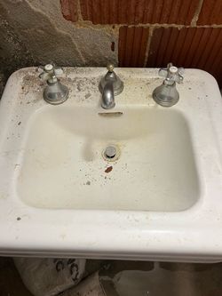 1930s vintage pedestal sink