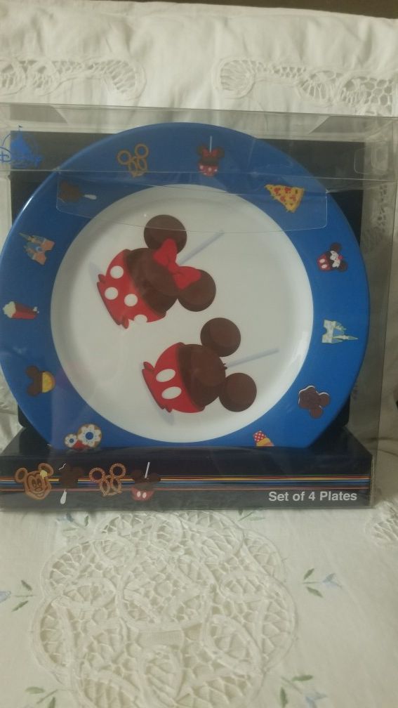 Mickey Kitchen and Set of 4 Dishes. Set of 3 Cups for Snacks with serving plate. Original Disney Collection.