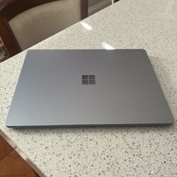Microsoft Surface Laptop 