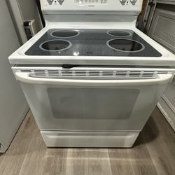 Self Clean Glass Top Stove/ Very Good Condition