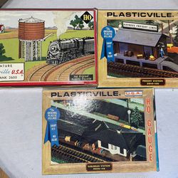 Lot of 3 Plasticville HO gauge train sets Suburban Freight Stations water tank