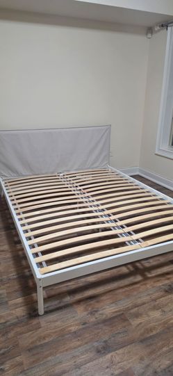 White Metal Platform Bed Frame with Slats